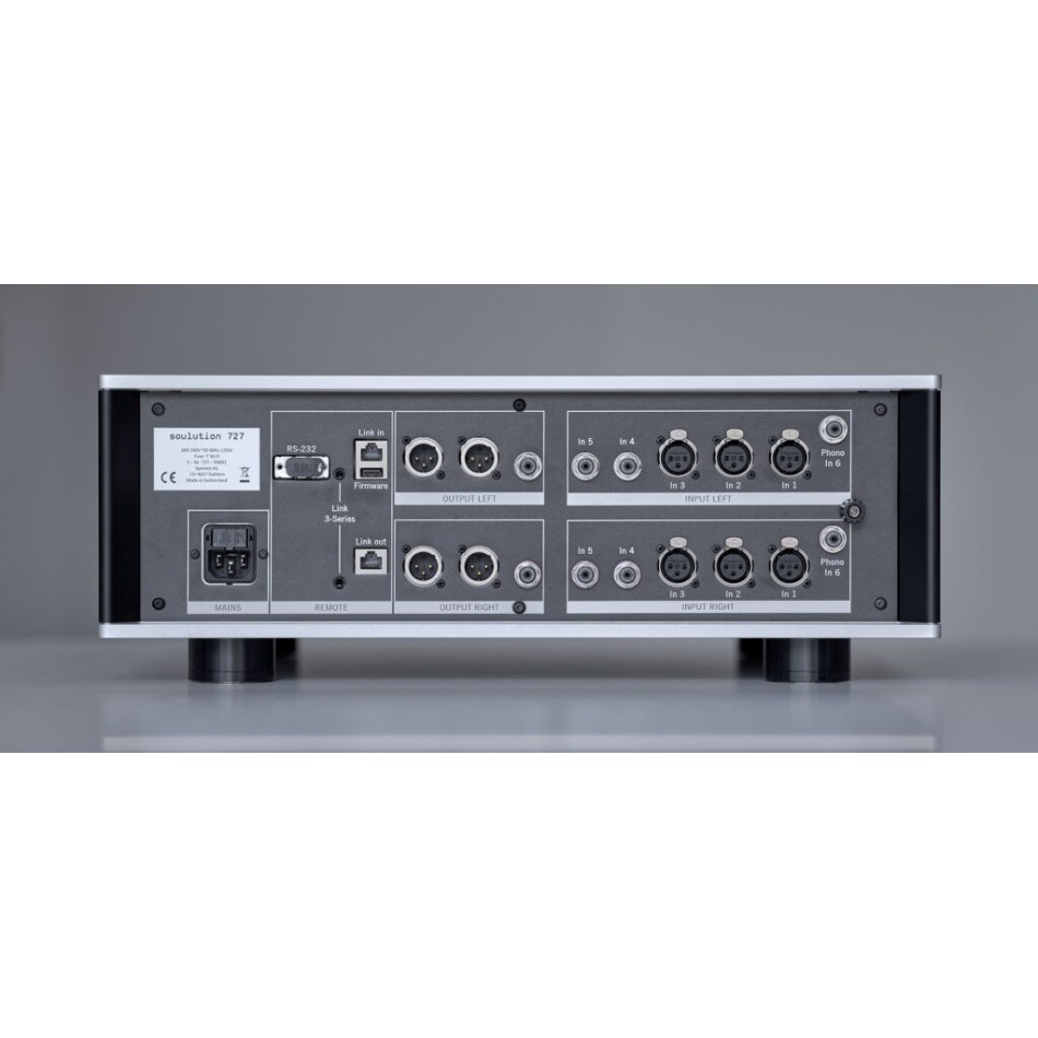 Soulution 727 preamplifier 2